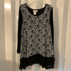 Lady Noiz Black and White Tunic